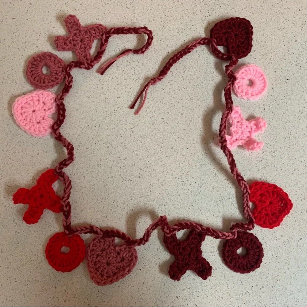 Valentines XOXO Hearts Garland New Handmade Crochet